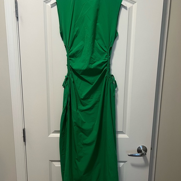 Elegant Green Sleeveless Dress - Picture 1 of 2